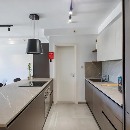 Stylish 1 Bedroom St Julians Sleeps 4 セント・ポールズ・ベイ