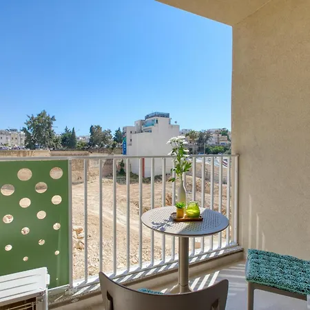 Stylish 1 Bedroom St Julians Sleeps 4 * セント・ポールズ・ベイ