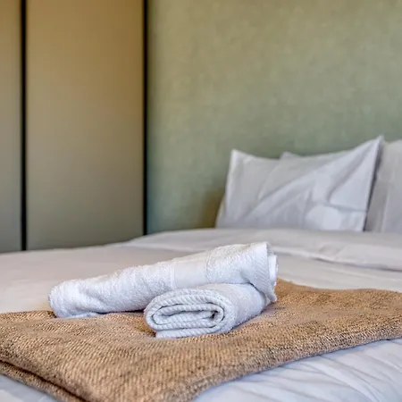 Stylish 1 Bedroom St Julians Sleeps 4 * セント・ポールズ・ベイ