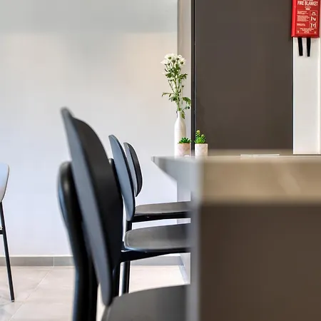 Stylish 1 Bedroom St Julians Sleeps 4 Апартаменты Сент-Полс-Бей