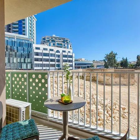 Stylish 1 Bedroom St Julians Sleeps 4